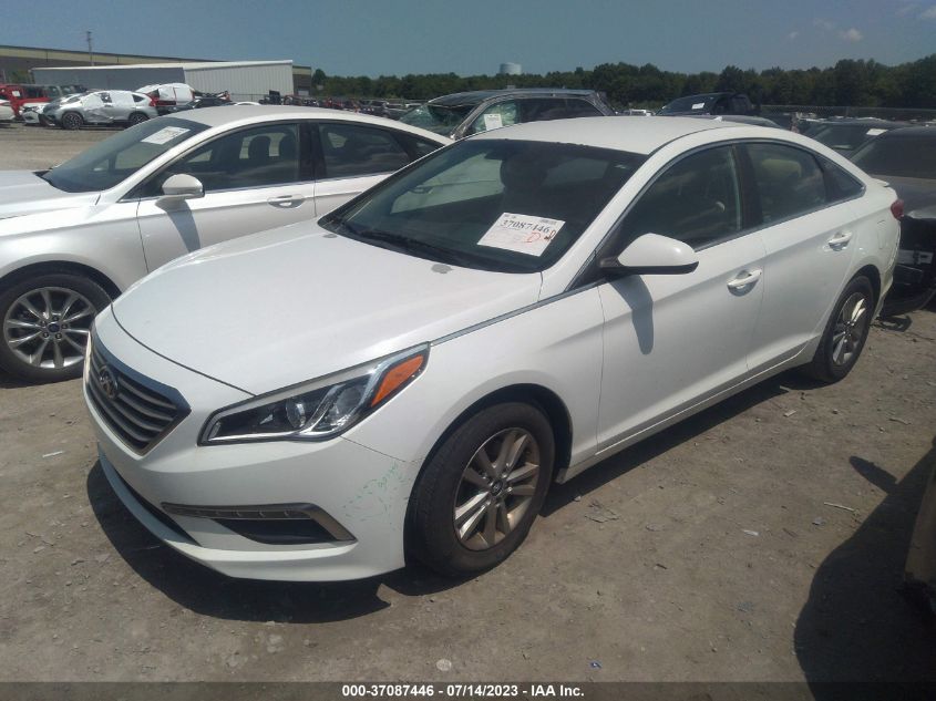 2015 HYUNDAI SONATA 2.4L SE - 5NPE24AF2FH157793