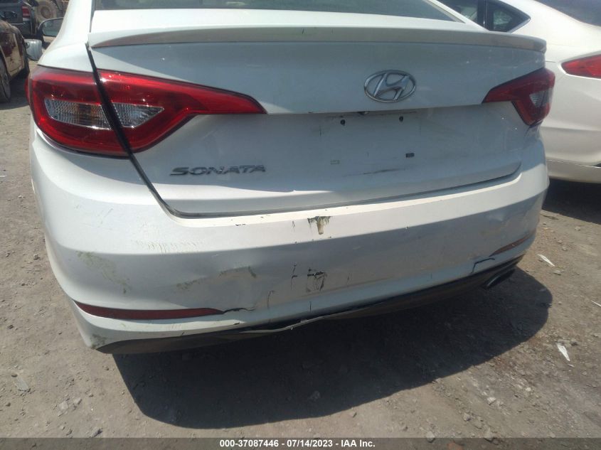 2015 HYUNDAI SONATA 2.4L SE - 5NPE24AF2FH157793