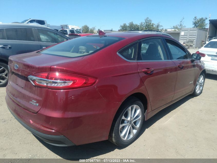 3FA6P0LU6KR220725 Ford Fusion Hybrid SE 4