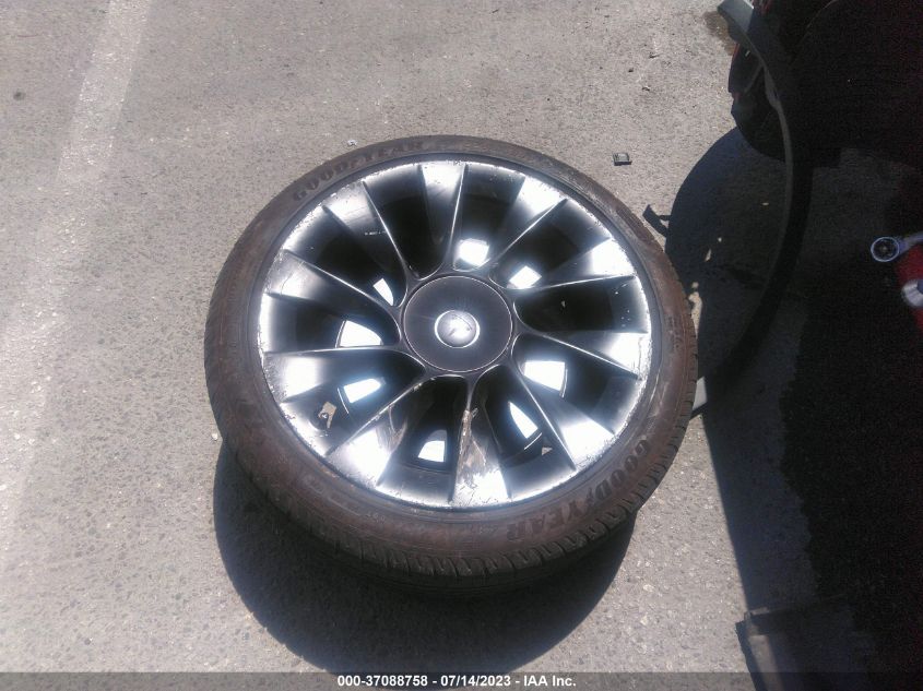 2021 TESLA MODEL Y STANDARD RANGE - 5YJYGDED5MF112883