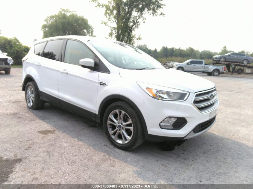 2017 FORD ESCAPE SE - 1FMCU0GD2HUE88698