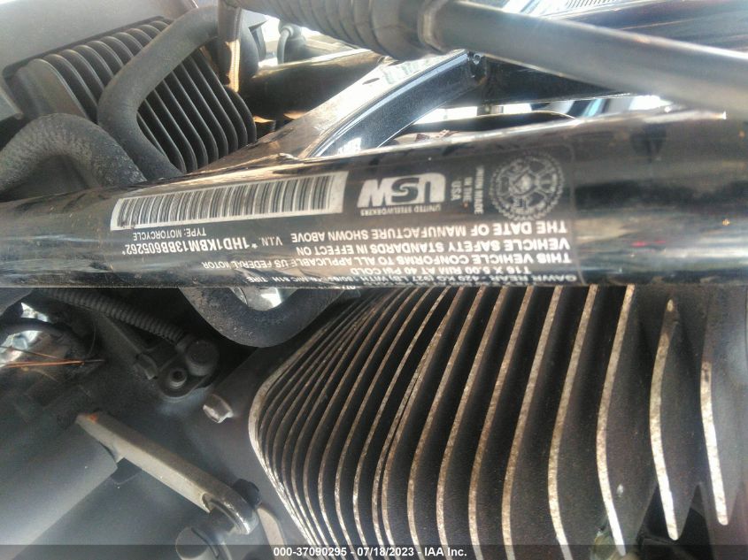 2011 HARLEY-DAVIDSON FLHX - 1HD1KBM13BB605262
