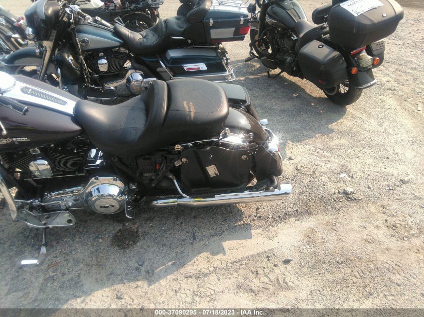 2011 HARLEY-DAVIDSON FLHX - 1HD1KBM13BB605262