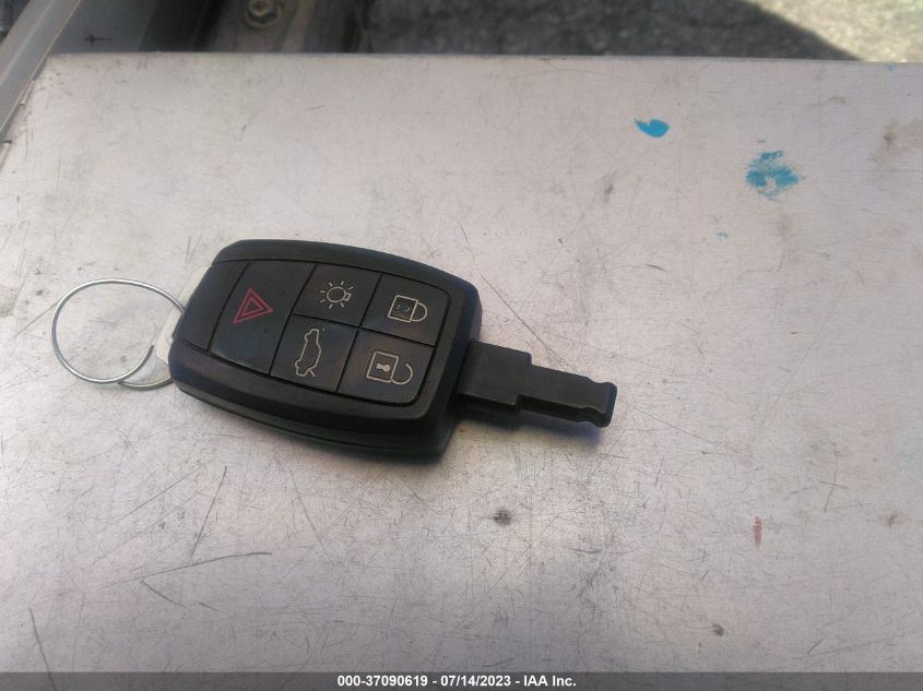 2013 VOLVO C70 T5 YV1672MCXDJ139486