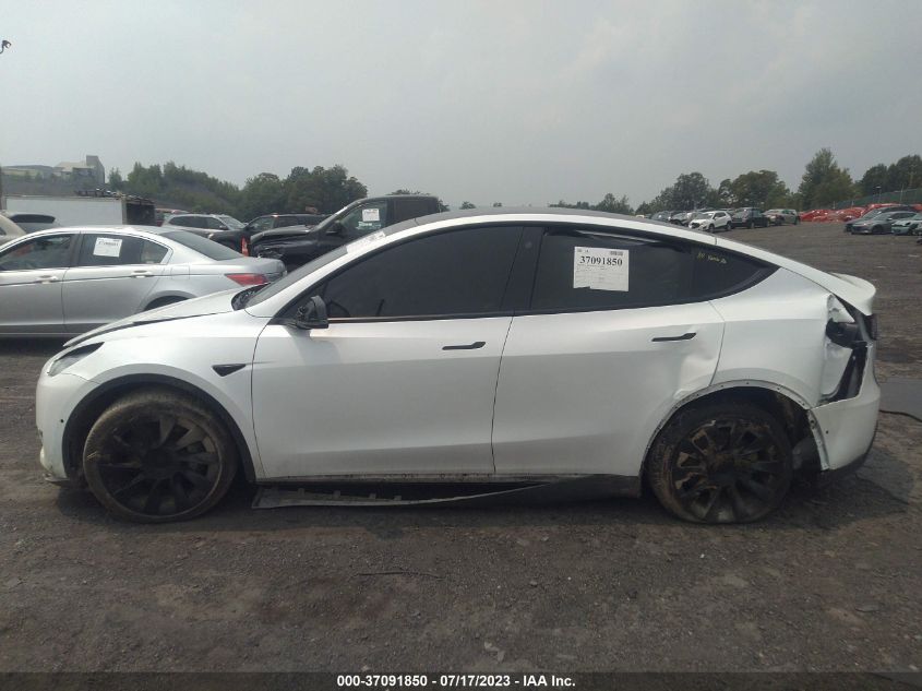 2022 TESLA MODEL Y - 7SAYGDEE5NF371645