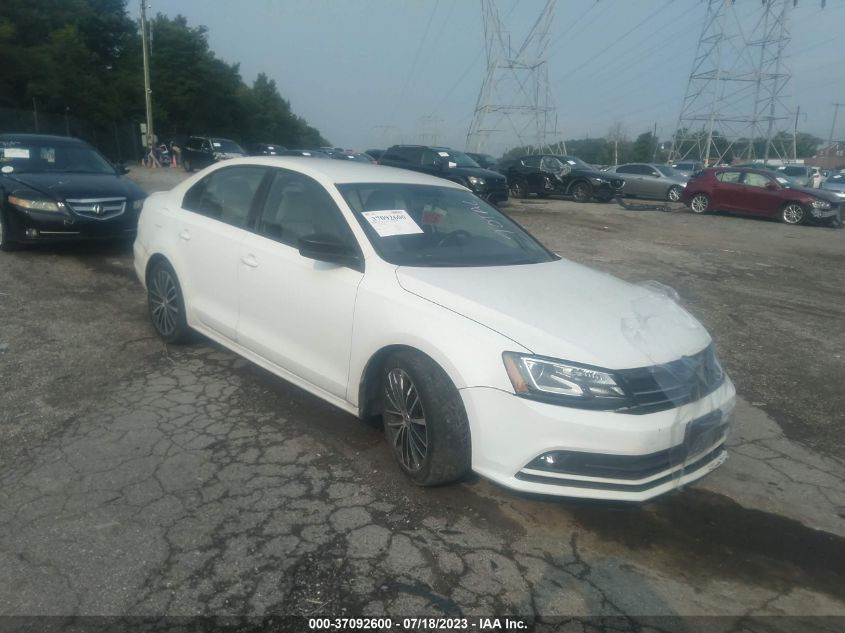 2015 VOLKSWAGEN JETTA SEDAN 1.8T SPORT - 3VWD17AJ9FM326896