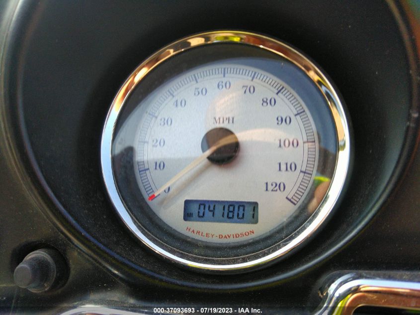 2009 HARLEY-DAVIDSON FLHX - 1HD1KB4129Y651835
