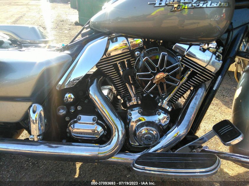 2009 HARLEY-DAVIDSON FLHX - 1HD1KB4129Y651835