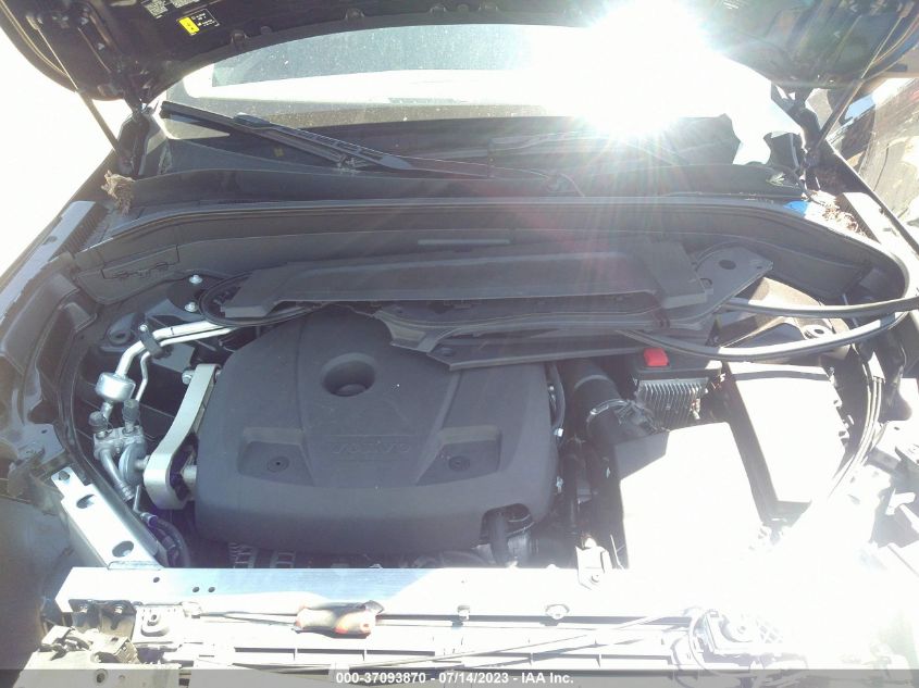 2021 VOLVO XC90 MOMENTUM - YV4102PK2M1757213