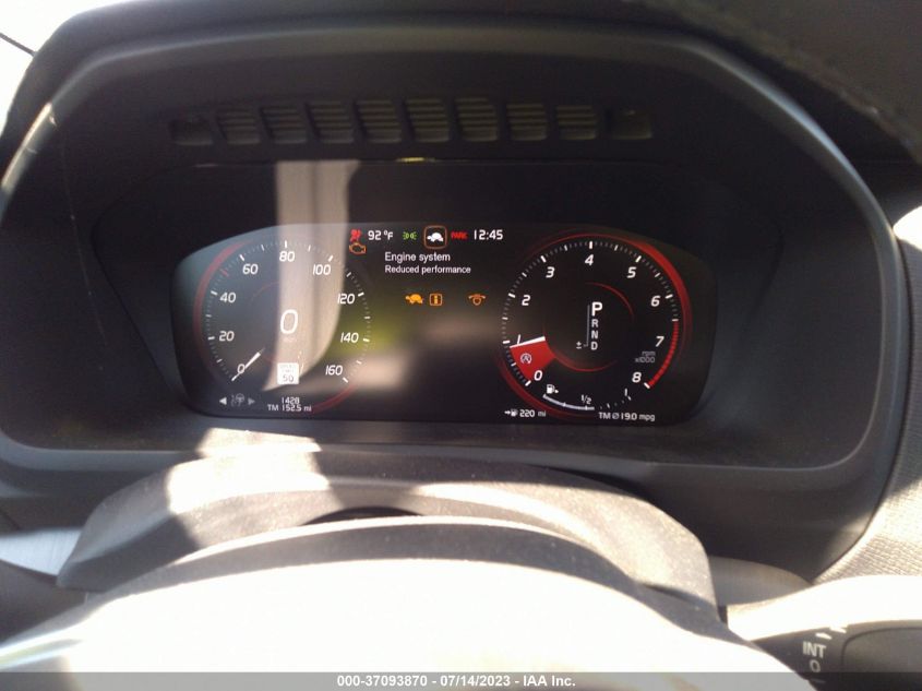 2021 VOLVO XC90 MOMENTUM - YV4102PK2M1757213