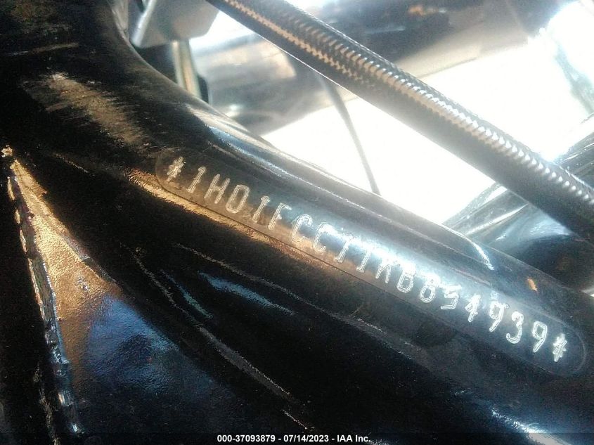 2019 HARLEY-DAVIDSON FLHTCU 1HD1FCC11KB654939