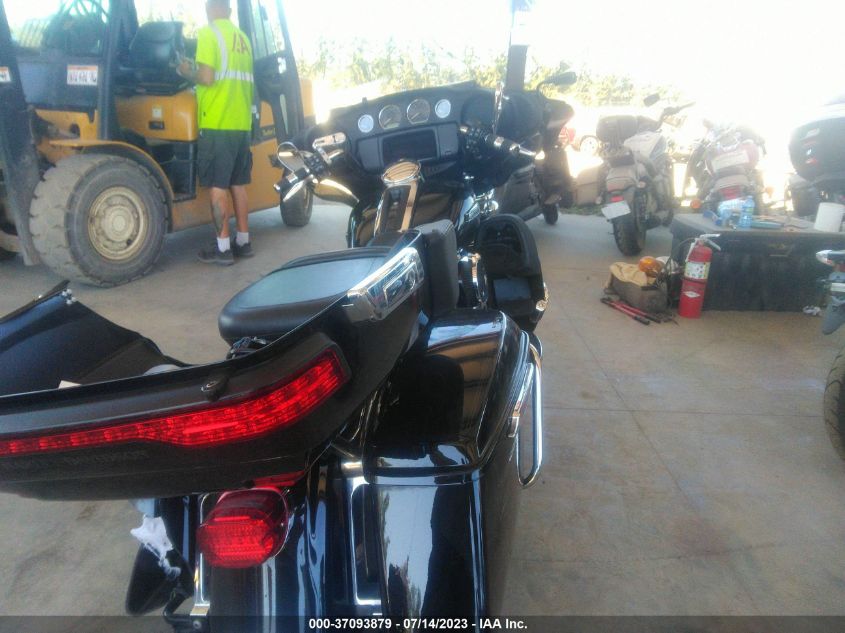 2019 HARLEY-DAVIDSON FLHTCU 1HD1FCC11KB654939