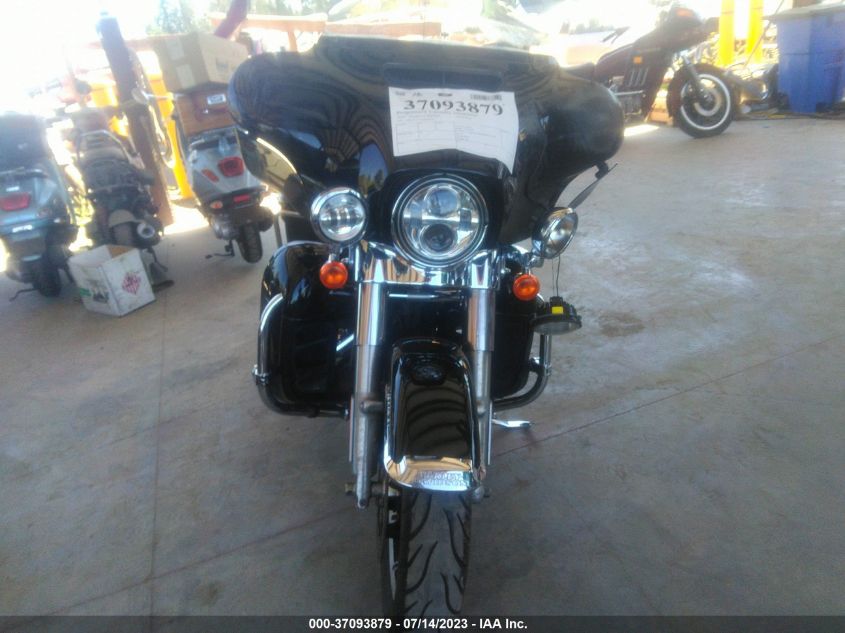 2019 HARLEY-DAVIDSON FLHTCU 1HD1FCC11KB654939