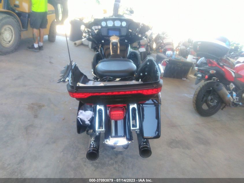 2019 HARLEY-DAVIDSON FLHTCU 1HD1FCC11KB654939