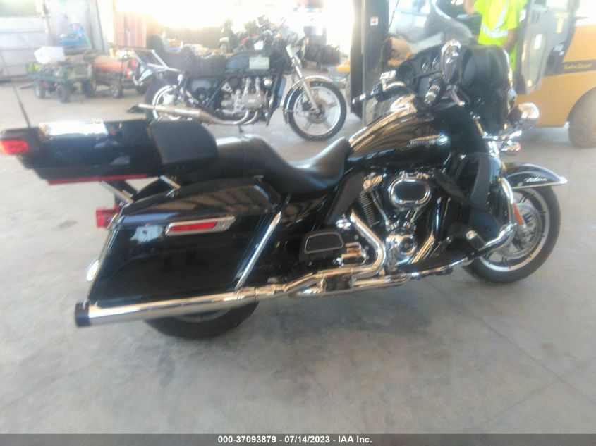 2019 HARLEY-DAVIDSON FLHTCU 1HD1FCC11KB654939