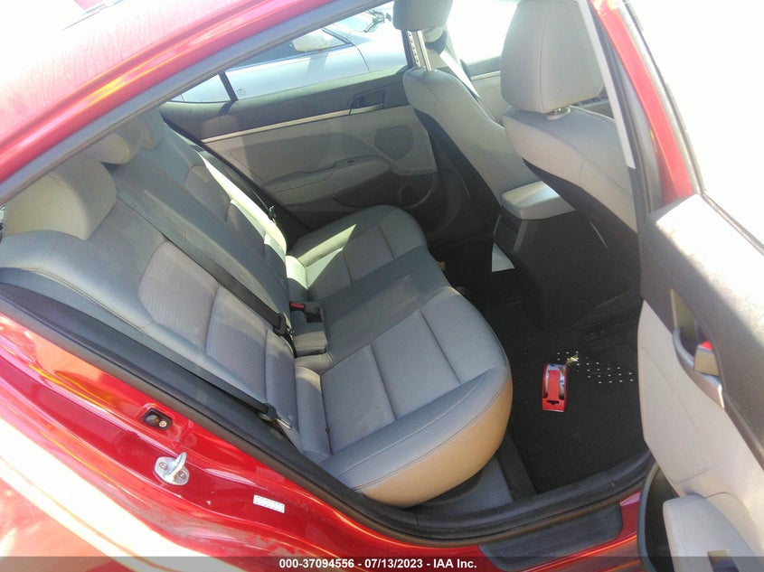 VIN KMHD74LF4HU194102 2017 HYUNDAI ELANTRA SE