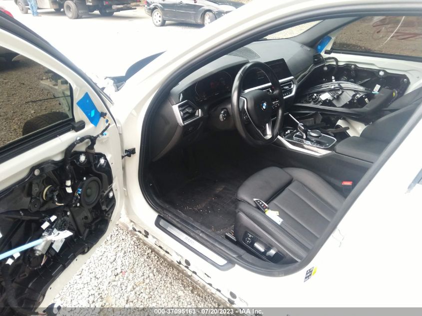 Фото: 3MW5R7J01M8B50856 - 5