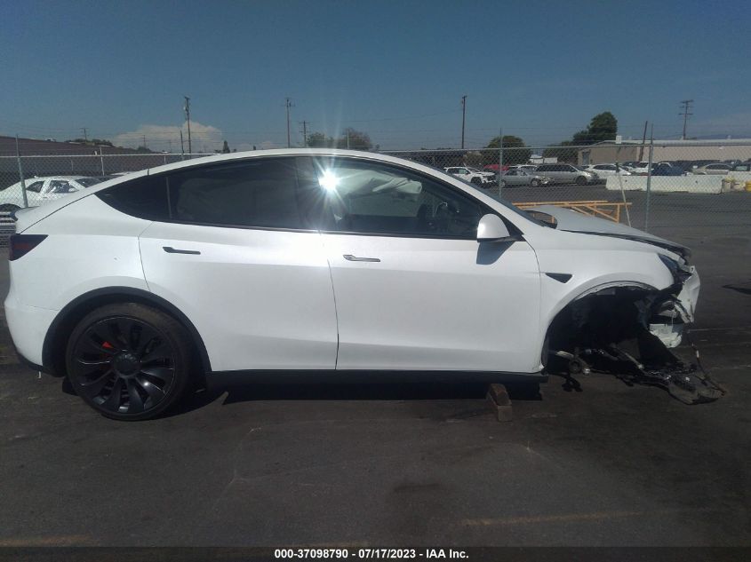 Auction sale of the 2022 TESLA MODEL Y , vin: 7SAYGDEF6NF359920, lot number: 37098790