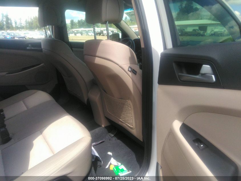2017 HYUNDAI TUCSON SE - KM8J3CA42HU500174