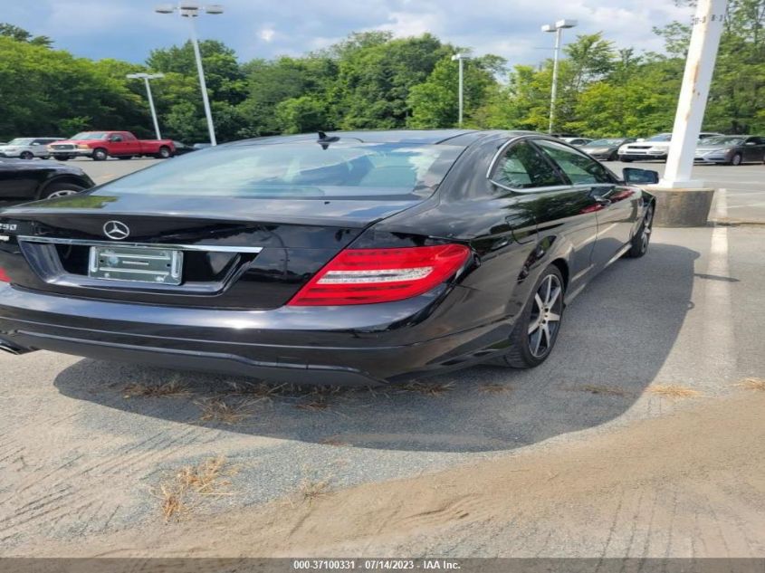 2015 MERCEDES-BENZ C WDDGJ4HB6FG355981