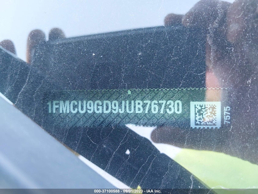 VIN 1FMCU9GD9JUB76730 2018 FORD ESCAPE SE