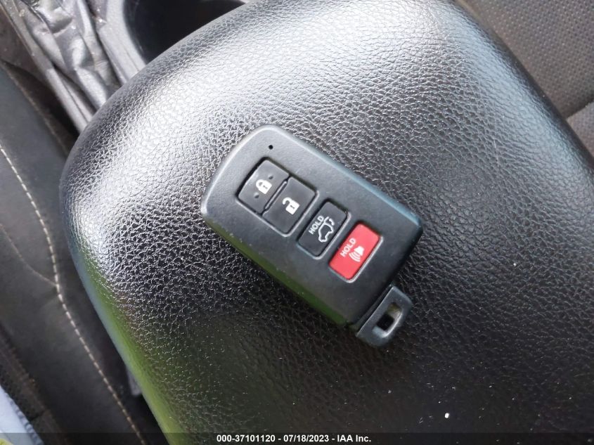 2017 TOYOTA RAV4 XLE 2T3WFREV7HW338312