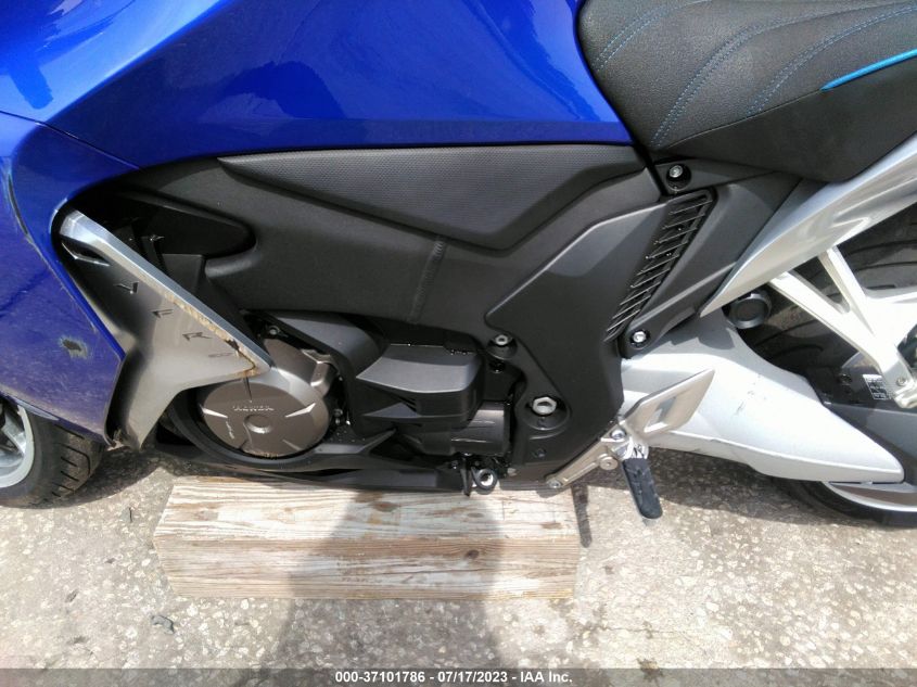 2012 HONDA VFR1200 DCT - JH2SC6350CK200032