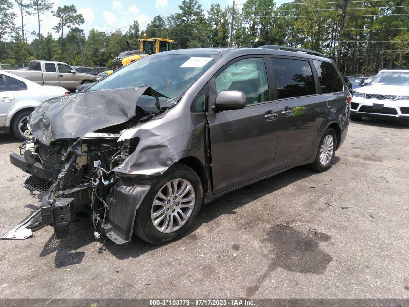 5TDYK3DC0FS580178 2015 TOYOTA SIENNA, photo no. 2