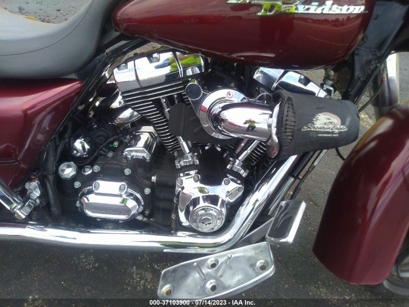 2008 HARLEY-DAVIDSON FLHX - 1HD1KB4128Y636377