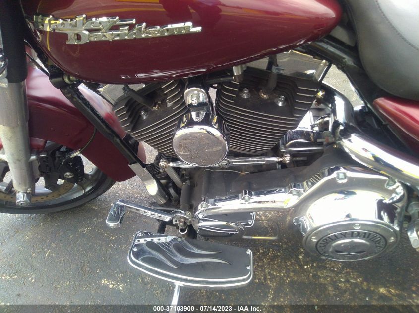 2008 HARLEY-DAVIDSON FLHX - 1HD1KB4128Y636377