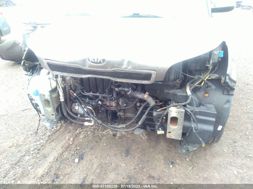 2015 KIA SOUL + - KNDJP3A5XF7200346