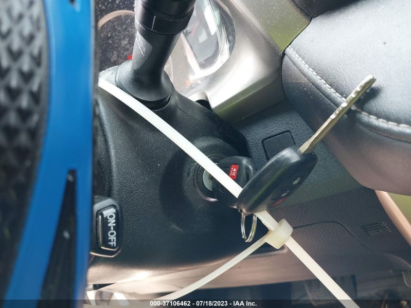 2015 TOYOTA RAV4 XLE 2T3WFREV6FW173916
