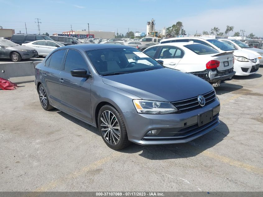 2015 VOLKSWAGEN JETTA SEDAN 1.8T SPORT - 3VWD17AJ0FM212771