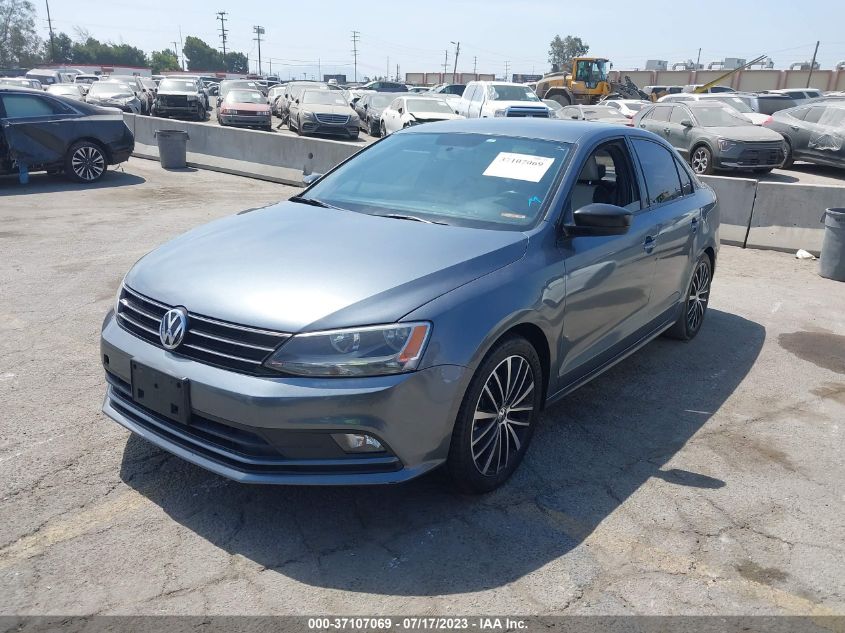 2015 VOLKSWAGEN JETTA SEDAN 1.8T SPORT - 3VWD17AJ0FM212771