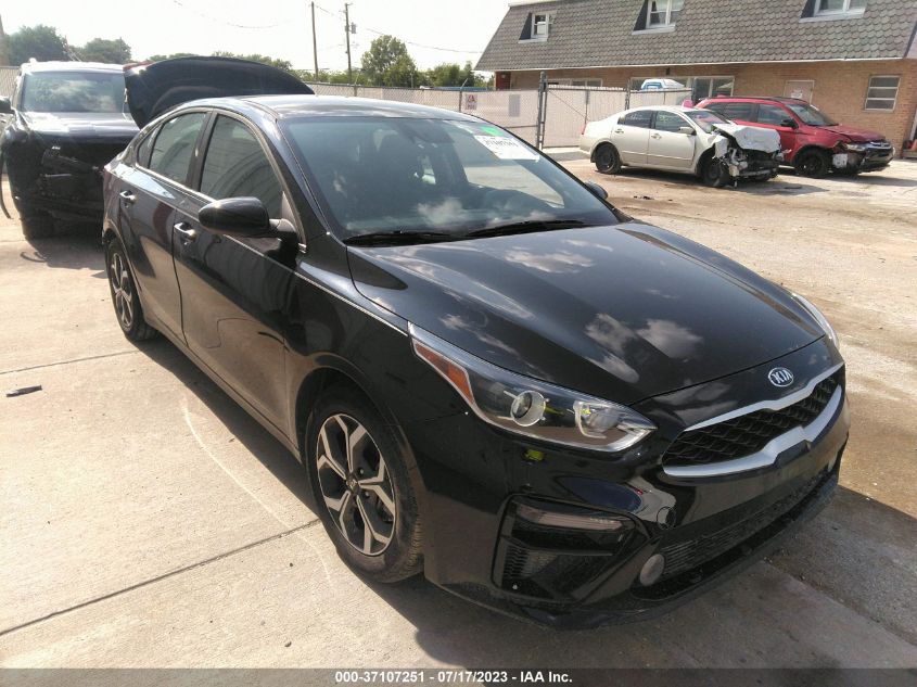 3KPF24AD2ME384082 Kia Forte LXS