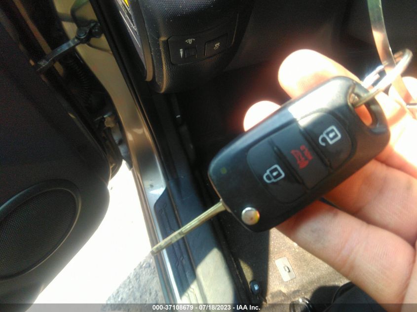 2013 KIA SOUL BASE - KNDJT2A51D7613033