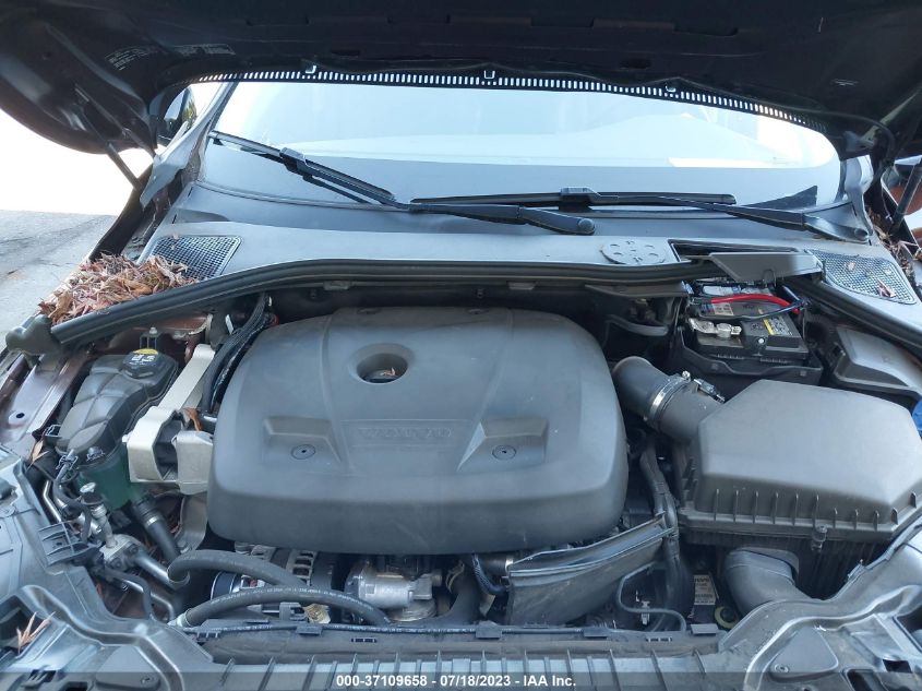 2017 VOLVO V60 CROSS COUNTRY YV440MWK2H1038284