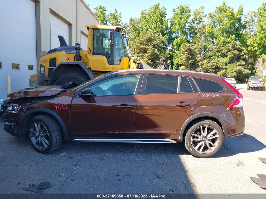 2017 VOLVO V60 CROSS COUNTRY YV440MWK2H1038284