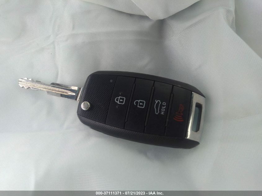2016 KIA FORTE 5-DOOR LX - KNAFK5A82G5599337