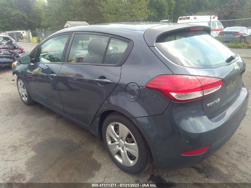 2016 KIA FORTE 5-DOOR LX - KNAFK5A82G5599337