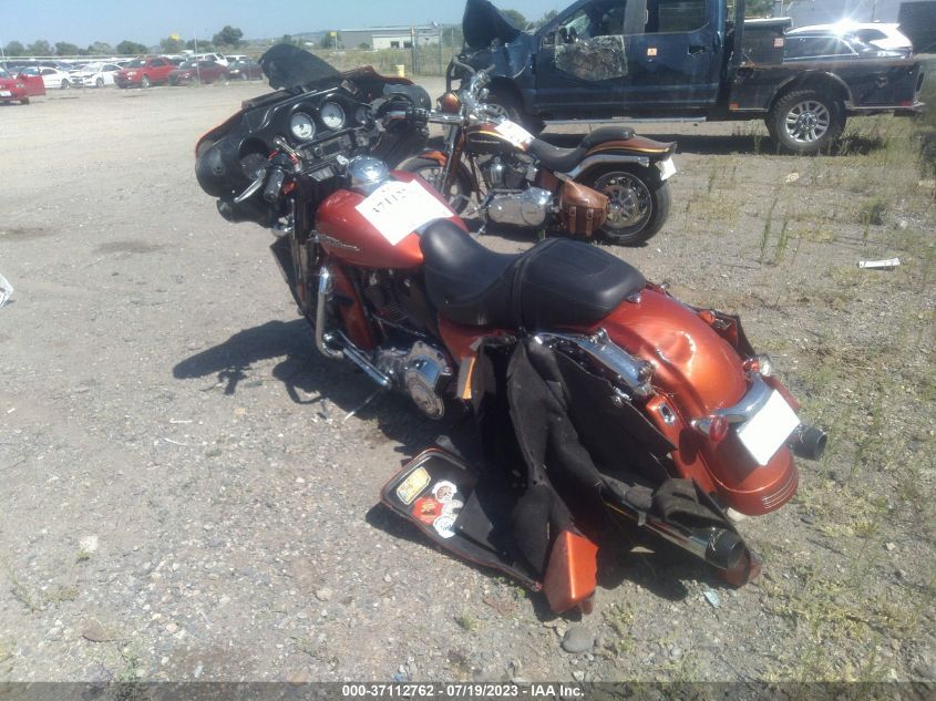 2011 HARLEY-DAVIDSON FLHX - 1HD1KB433BB608003