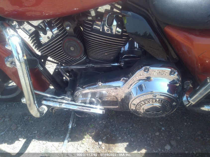 2011 HARLEY-DAVIDSON FLHX - 1HD1KB433BB608003