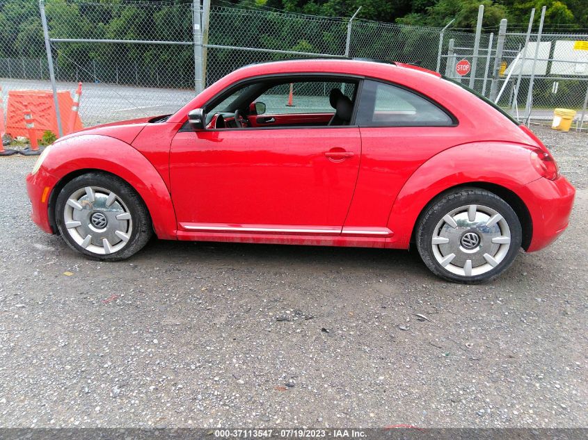 2013 VOLKSWAGEN BEETLE COUPE 2.5L W/SUN/SOUND/NAV - 3VWJP7AT3DM603302