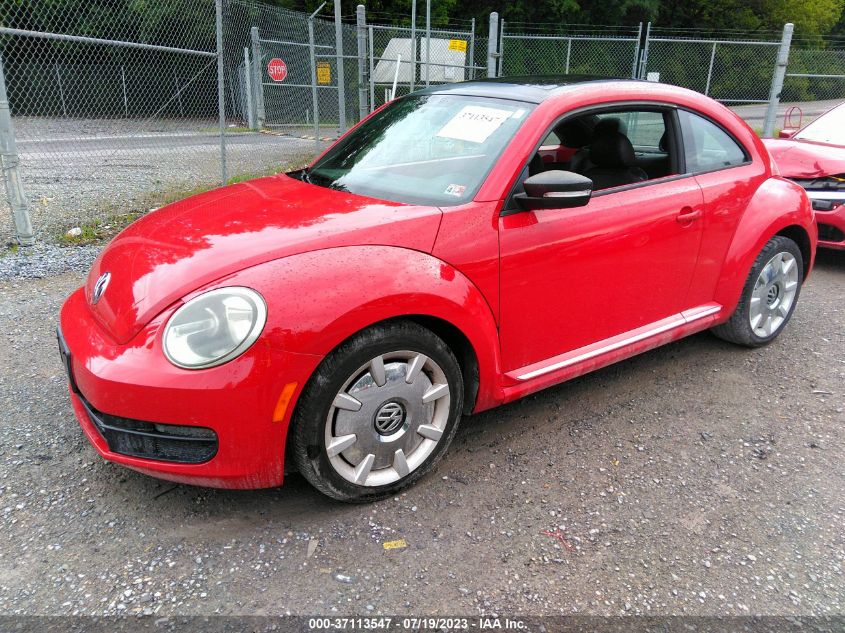2013 VOLKSWAGEN BEETLE COUPE 2.5L W/SUN/SOUND/NAV - 3VWJP7AT3DM603302
