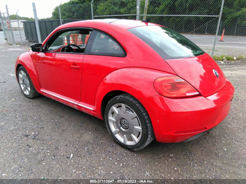 2013 VOLKSWAGEN BEETLE COUPE 2.5L W/SUN/SOUND/NAV - 3VWJP7AT3DM603302