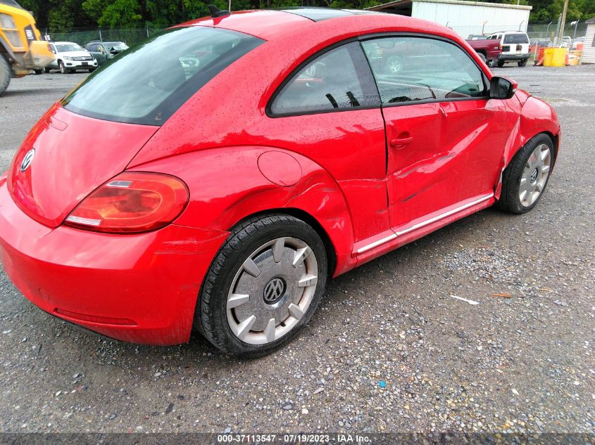 2013 VOLKSWAGEN BEETLE COUPE 2.5L W/SUN/SOUND/NAV - 3VWJP7AT3DM603302