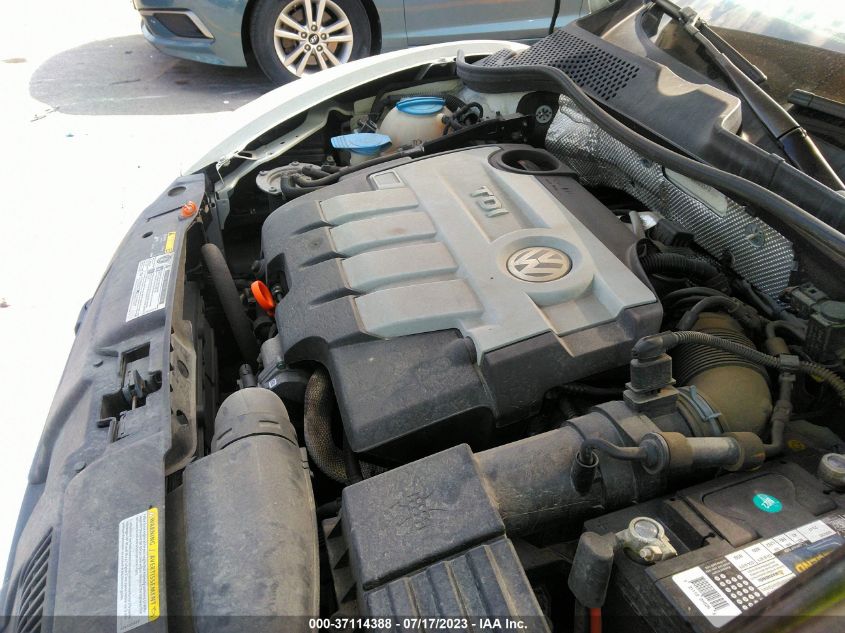 2013 VOLKSWAGEN BEETLE CONVERTIBLE 2.0L TDI W/SOUND/NAV 3VW5L7AT7DM805573