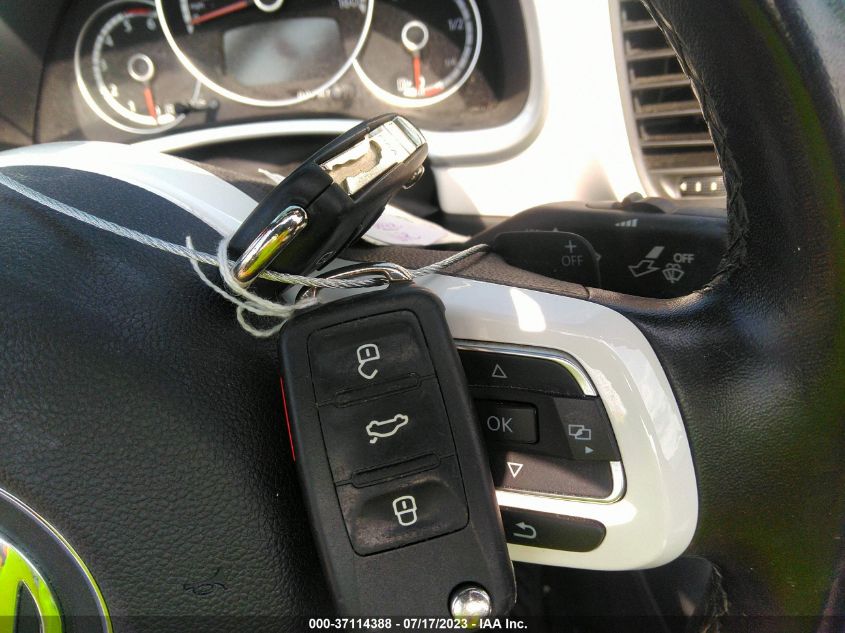 2013 VOLKSWAGEN BEETLE CONVERTIBLE 2.0L TDI W/SOUND/NAV 3VW5L7AT7DM805573