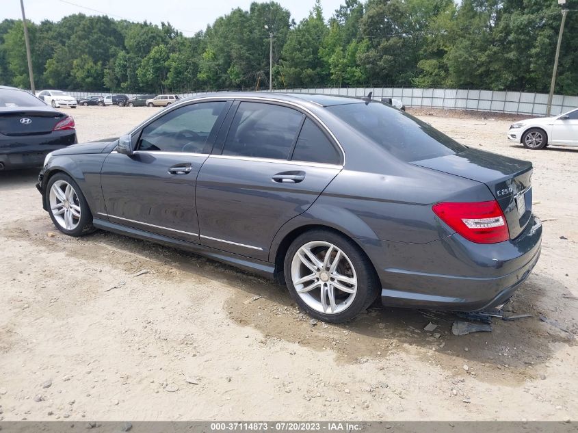 2013 MERCEDES-BENZ C 250 SPORT/LUXURY - WDDGF4HB5DR246365