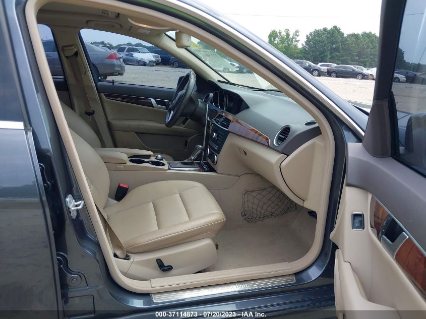 2013 MERCEDES-BENZ C 250 SPORT/LUXURY - WDDGF4HB5DR246365